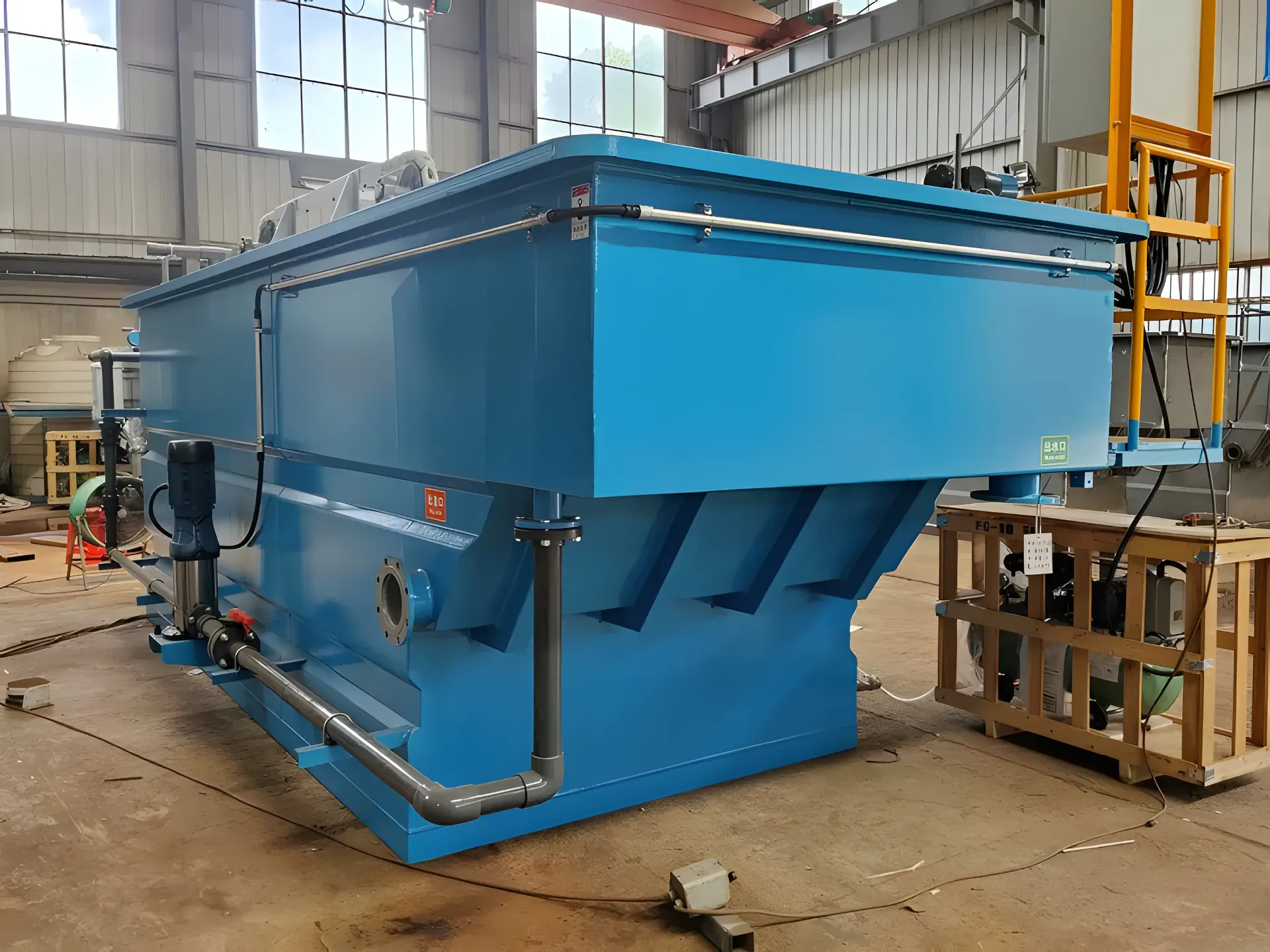 Unidad de sistema DAF instalada en una instalación industrial