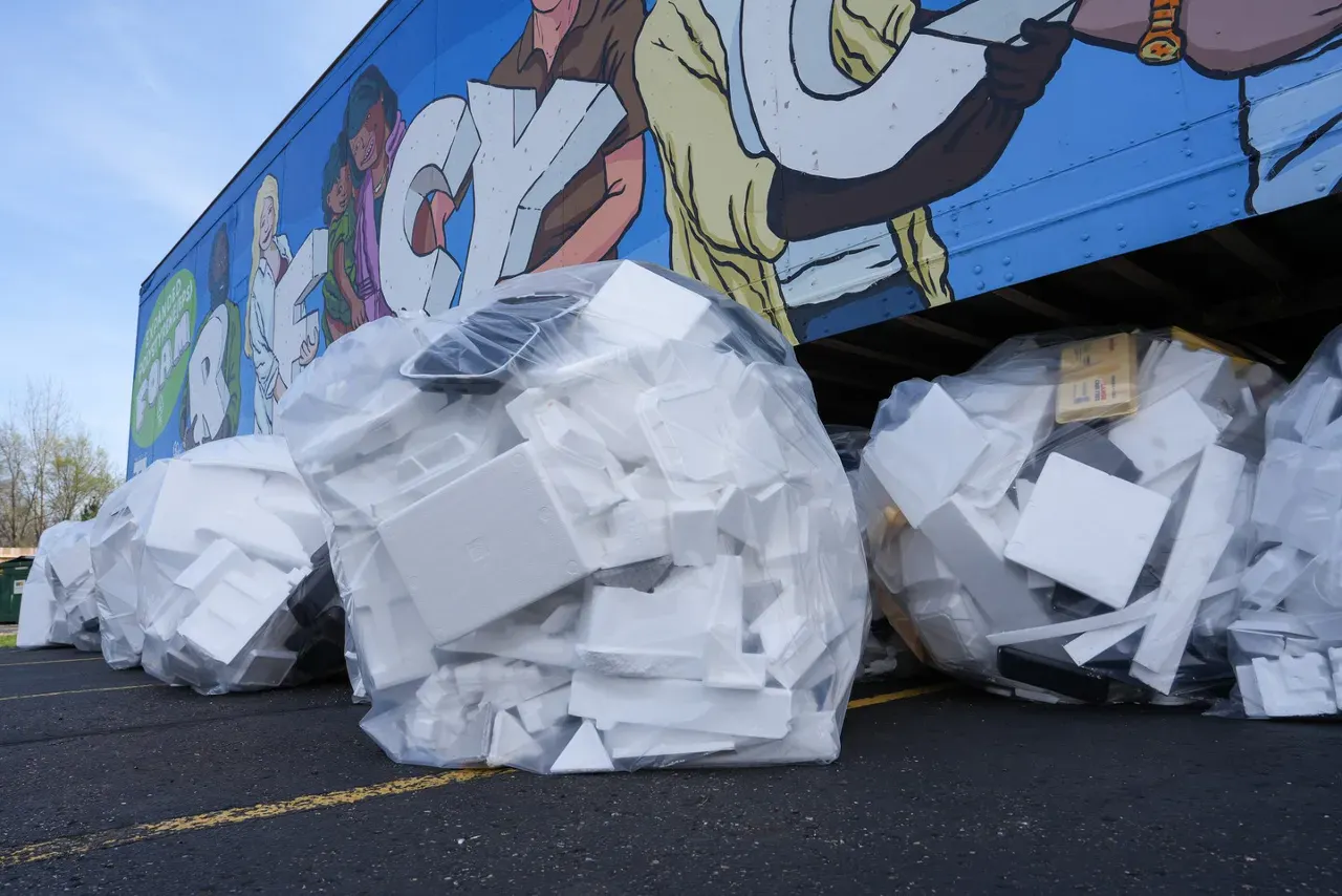 Loose styrofoam waste before processing
