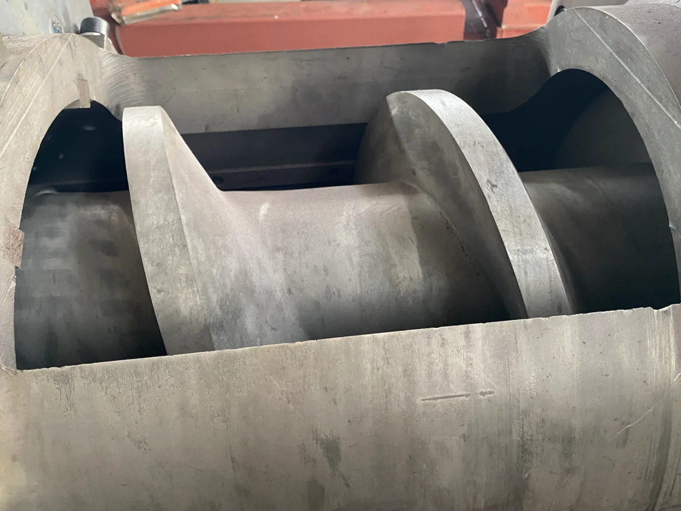 Main screw assembly inside a plastic film squeezer densifier