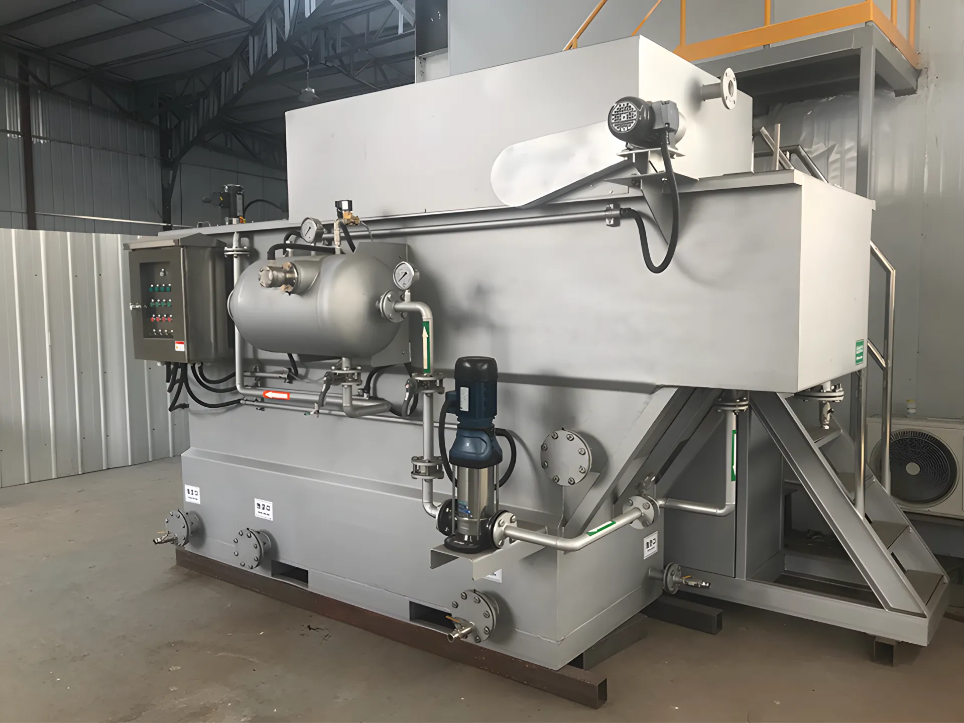 Kompletny system flotacji powietrznej DAF w instalacji przemysłowej