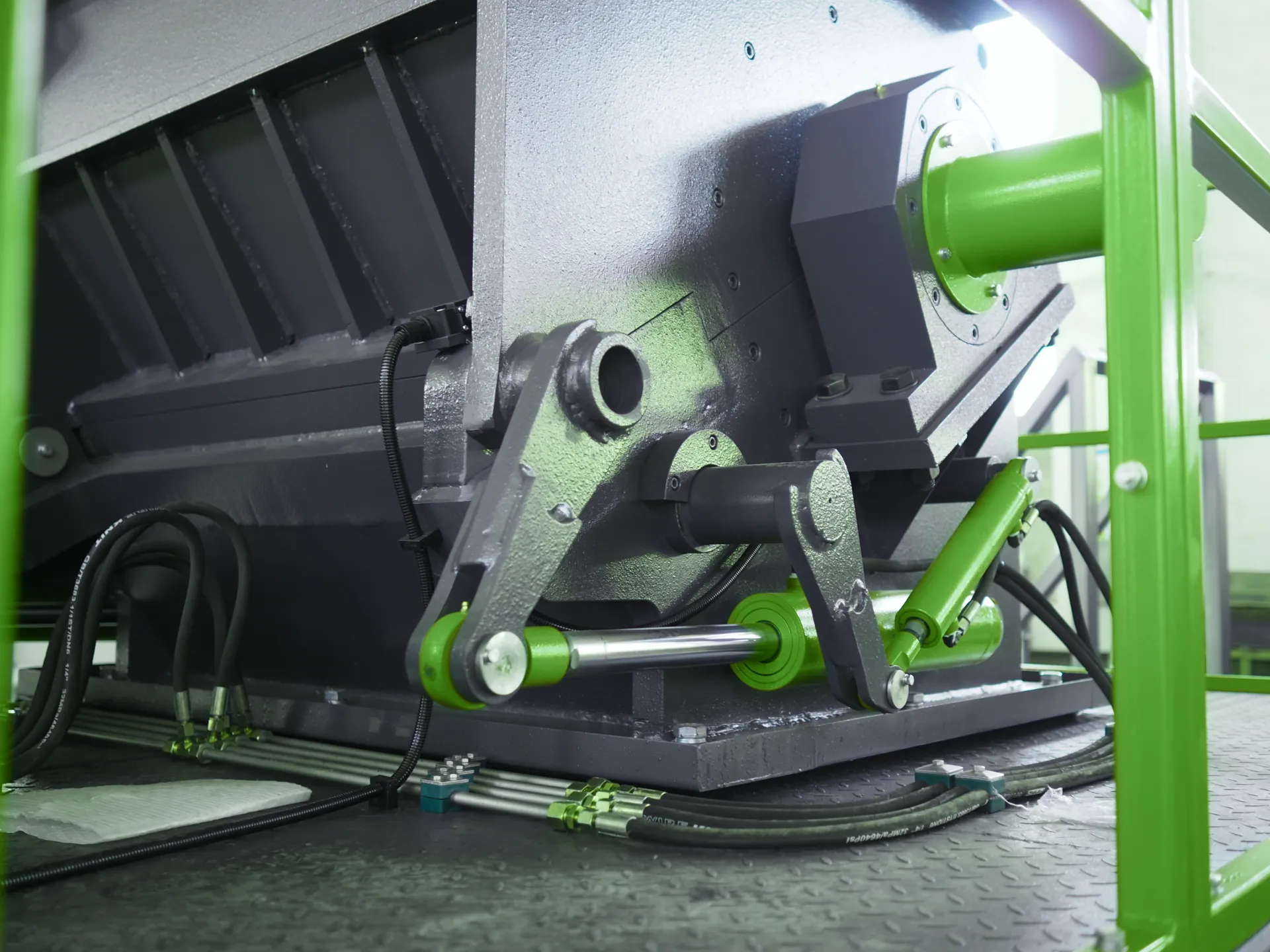 Wet plastic crusher machine processing plastic materials