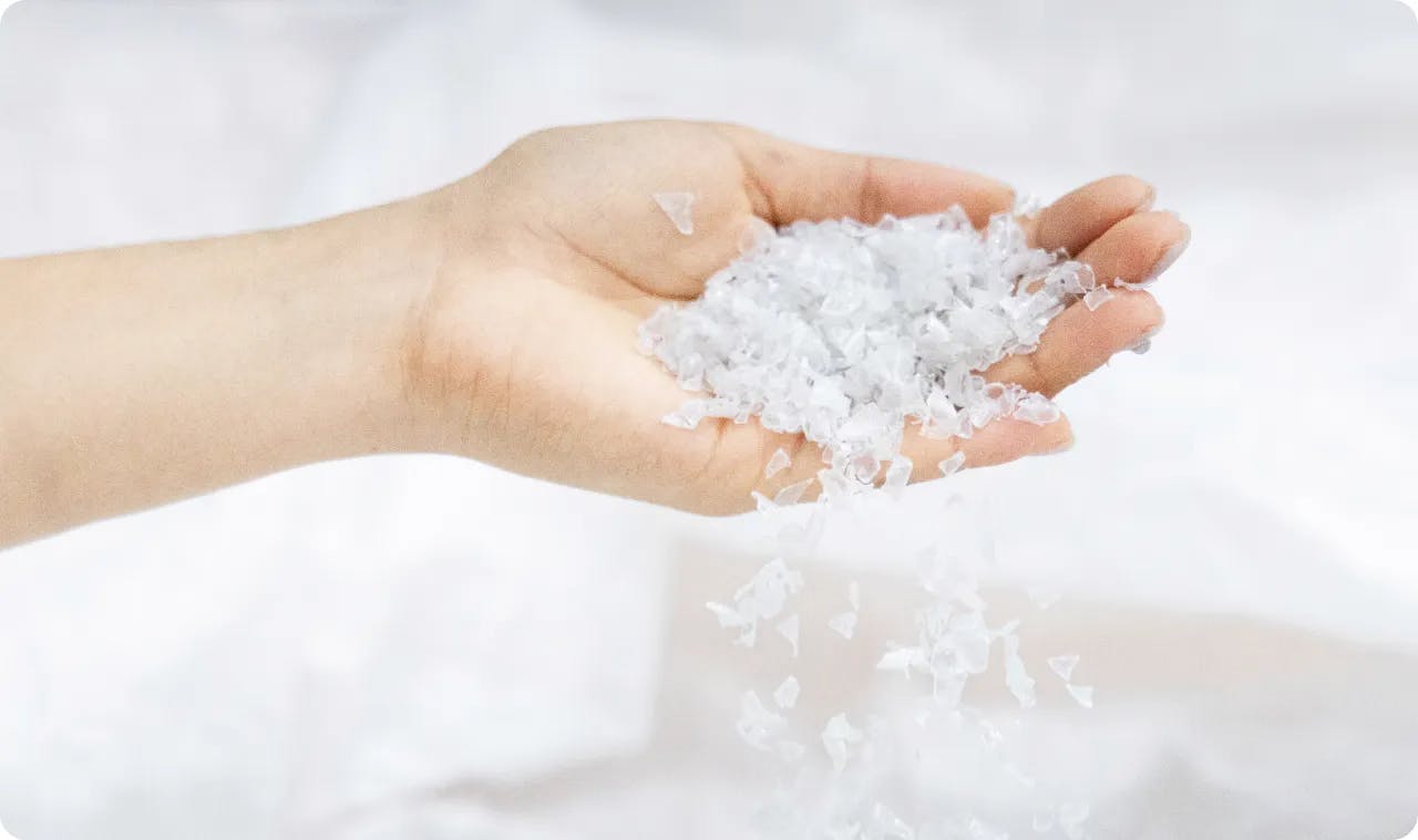 Flocos de rPET de alta pureza produzidos por sistema de reciclagem de garrafas PET