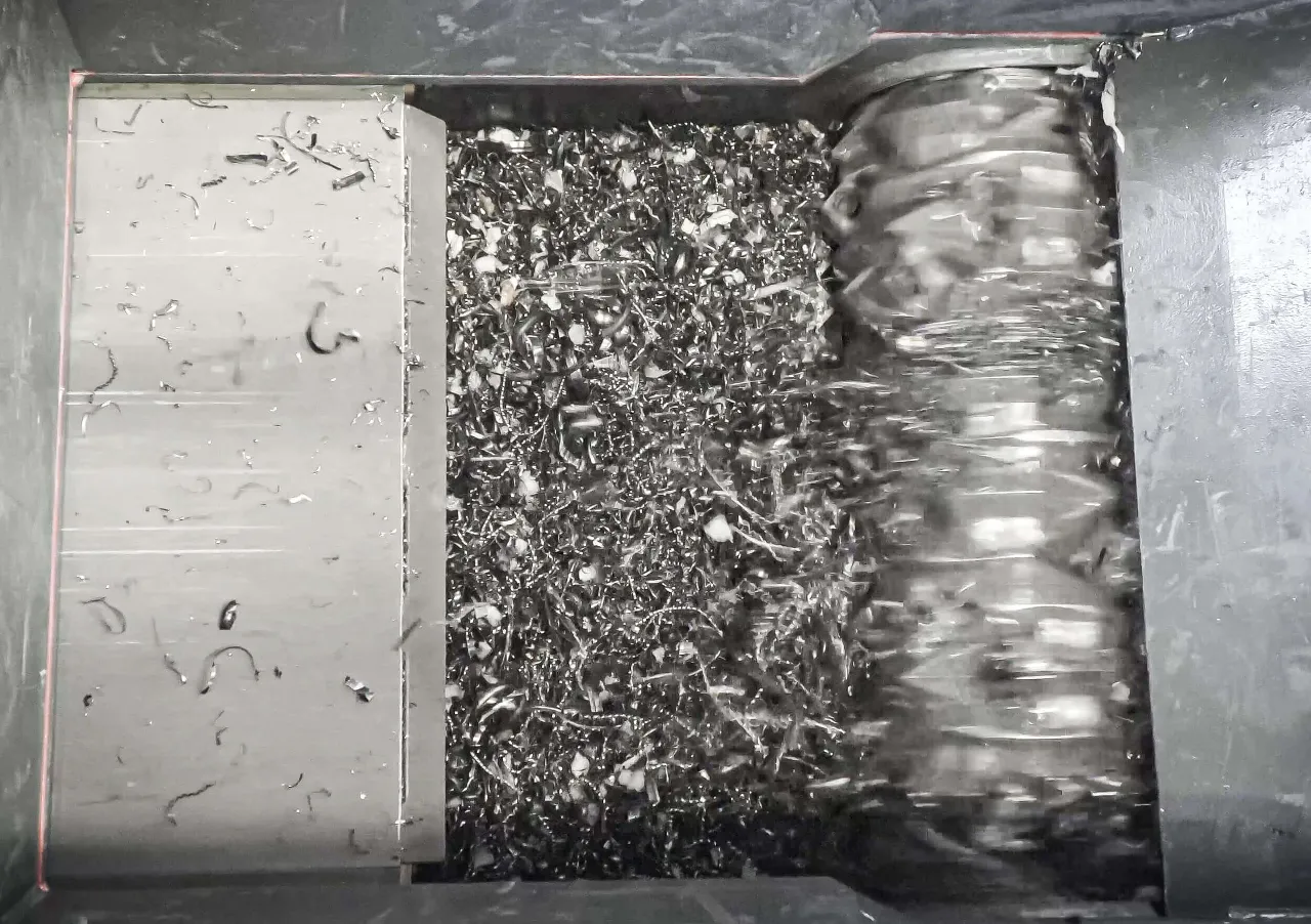 Metal shavings in the shredder cutting chamber
