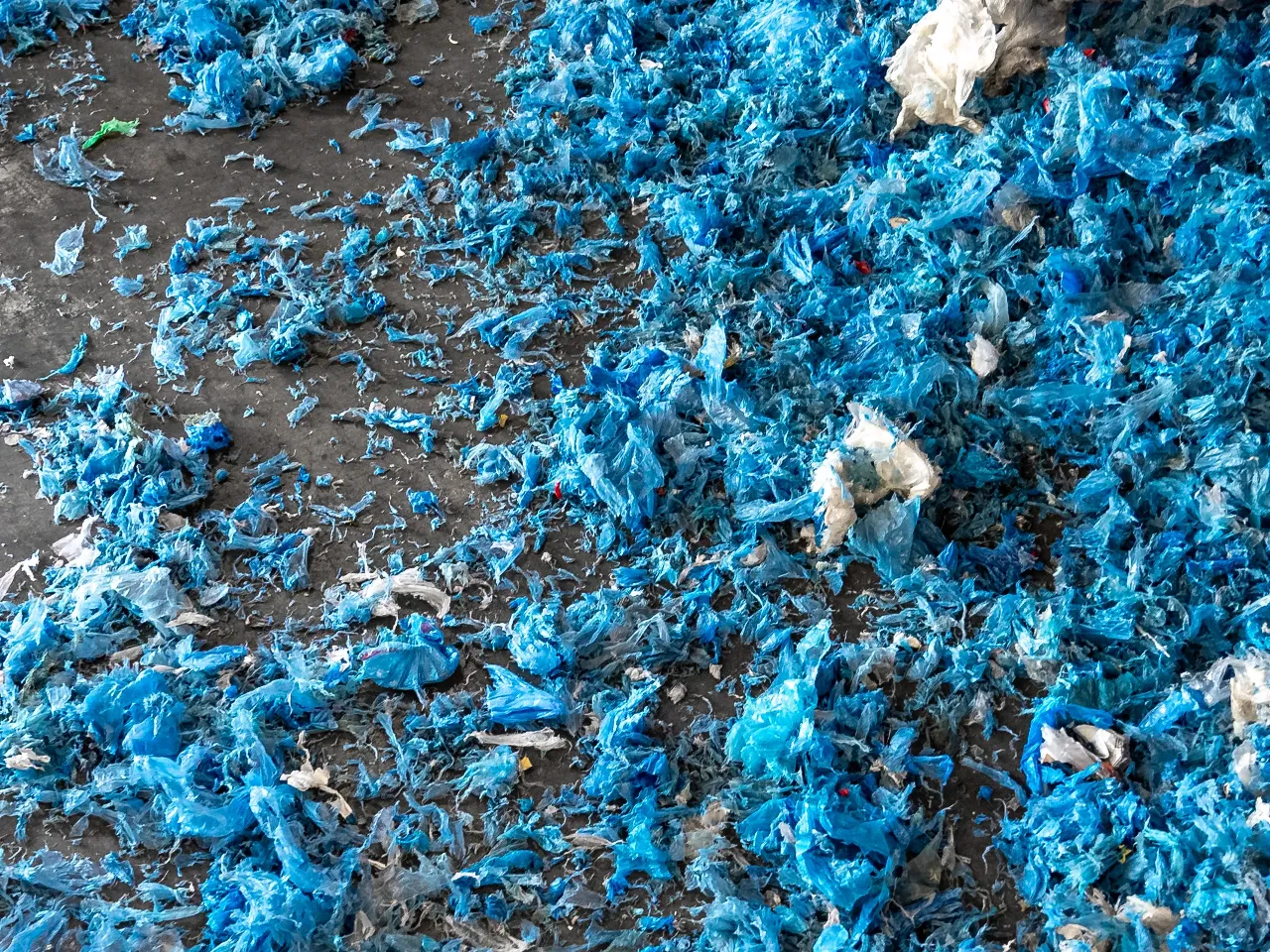 Material plástico reciclado preparado