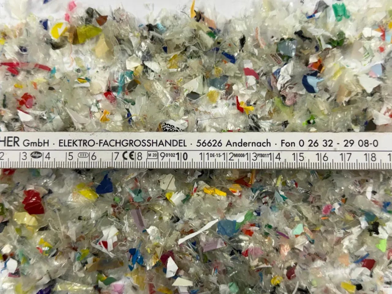 Clean PET flakes after air classification