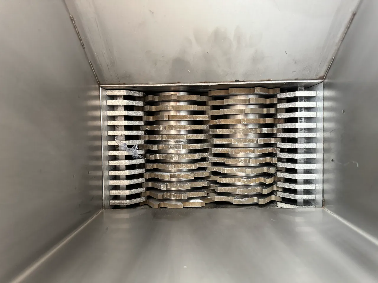 Mini desktop small shredder blade detail