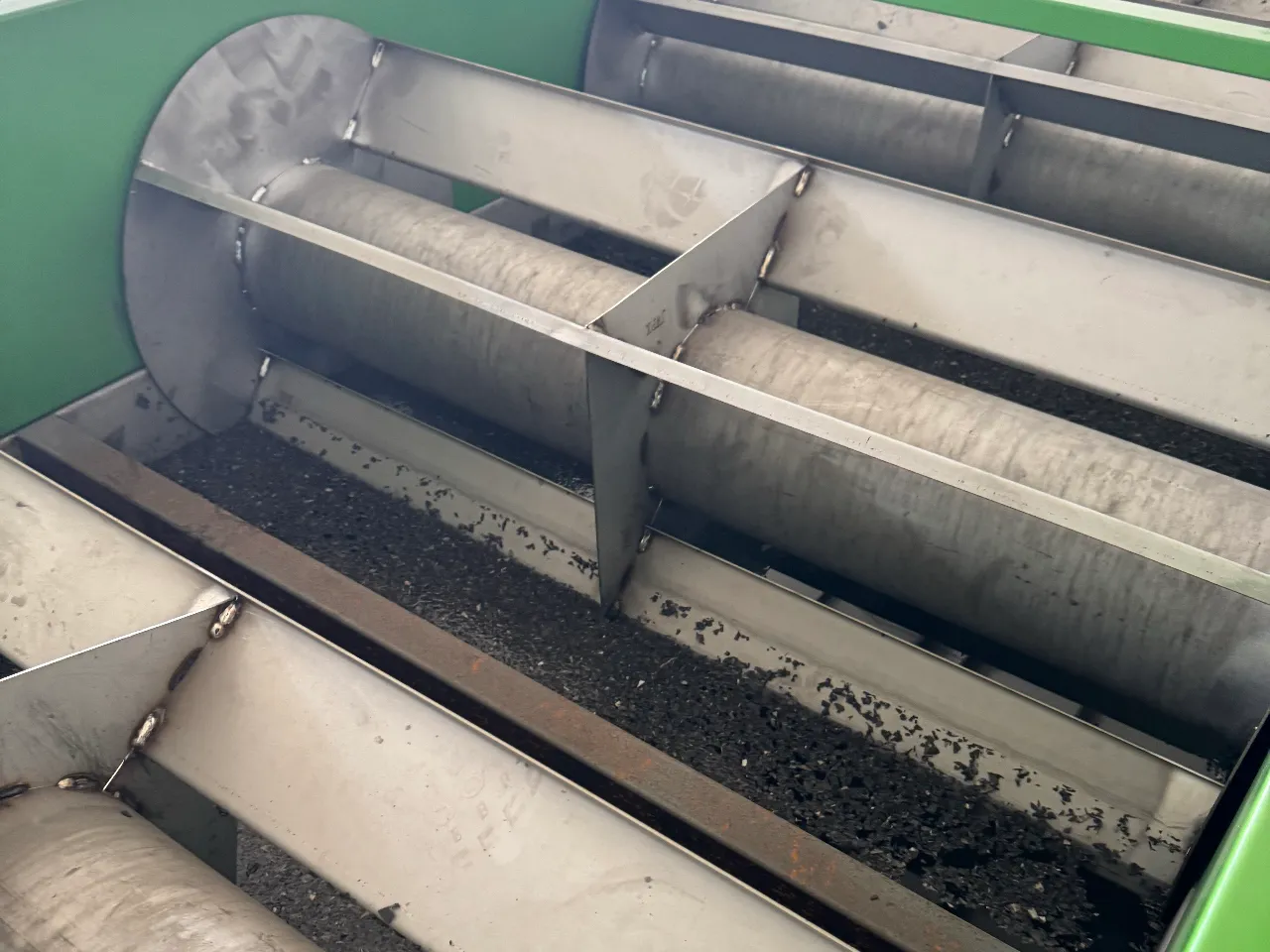 Sink-float separation tank for rigid plastic washing line