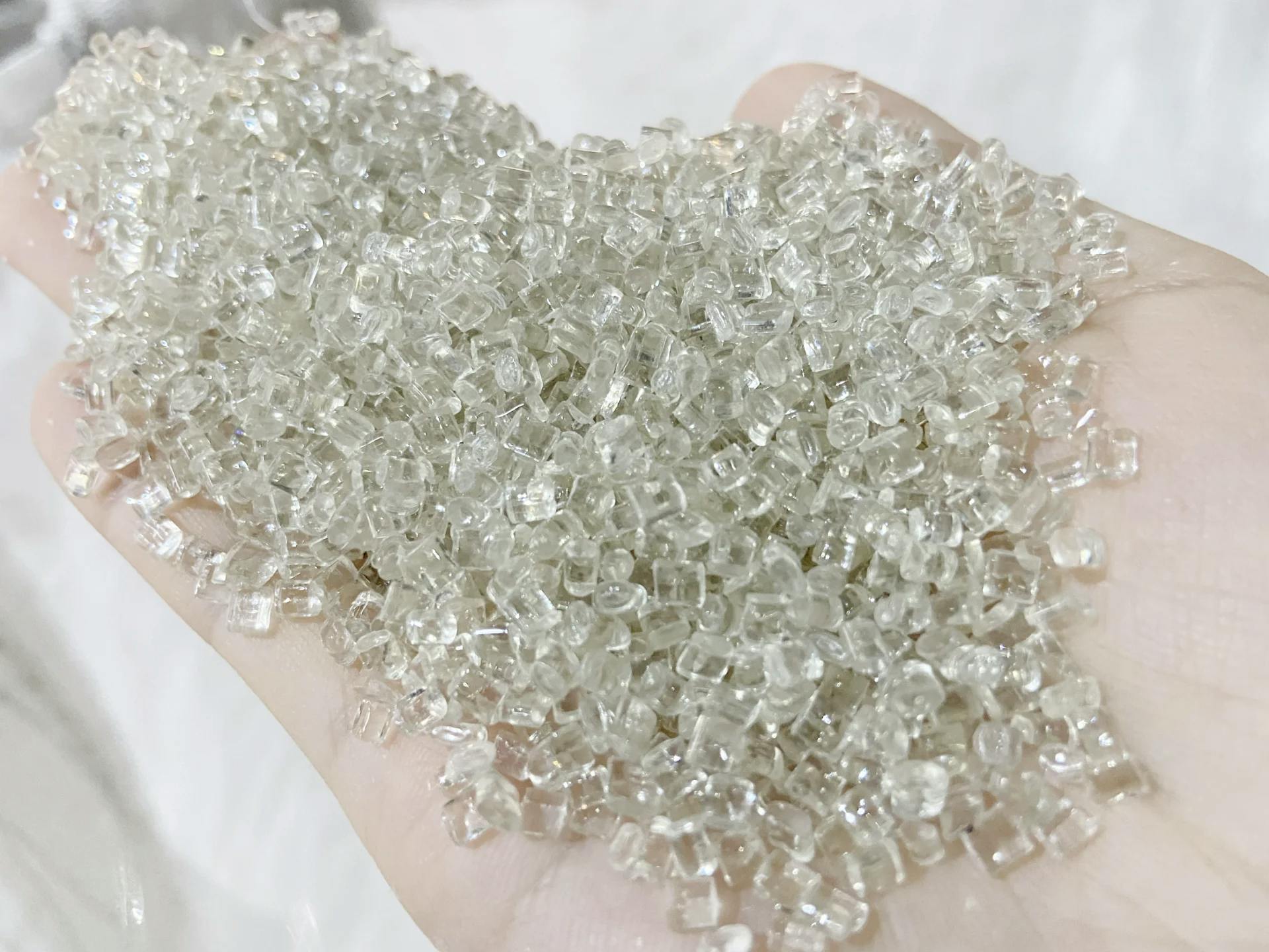 Uniform, high-clarity PET pellets from our granulator.