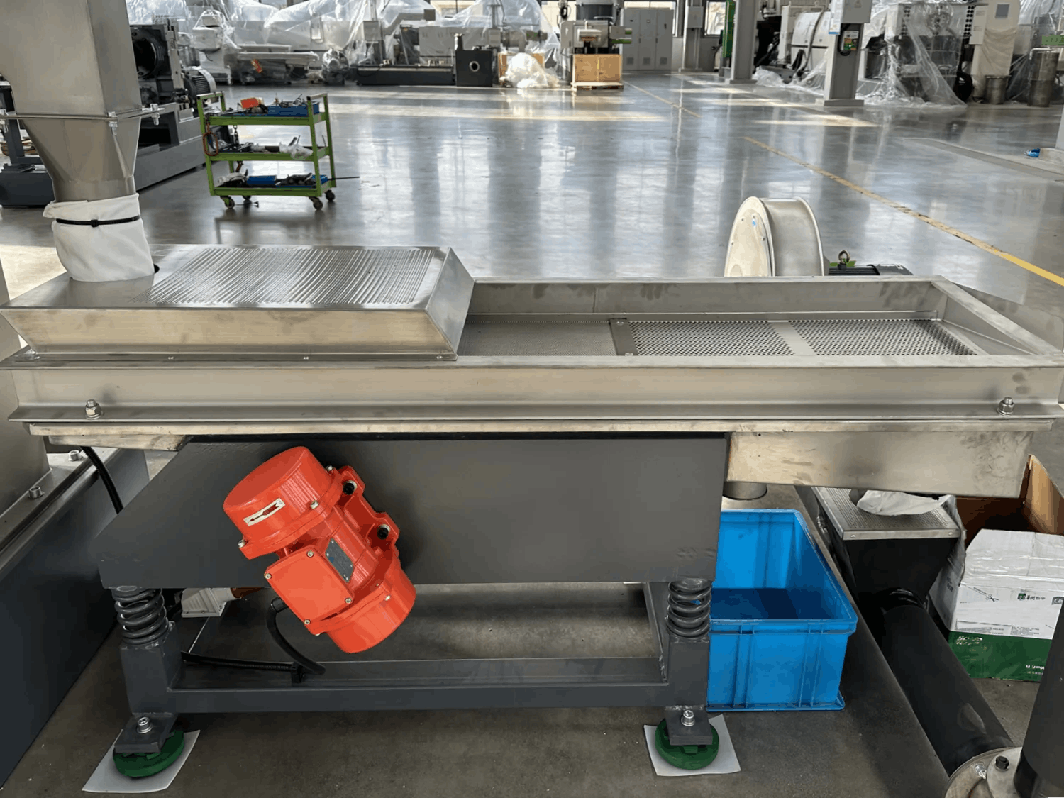 Écran d'évaporation vibratoire et sécheur centrifuge pour les granulés PET.