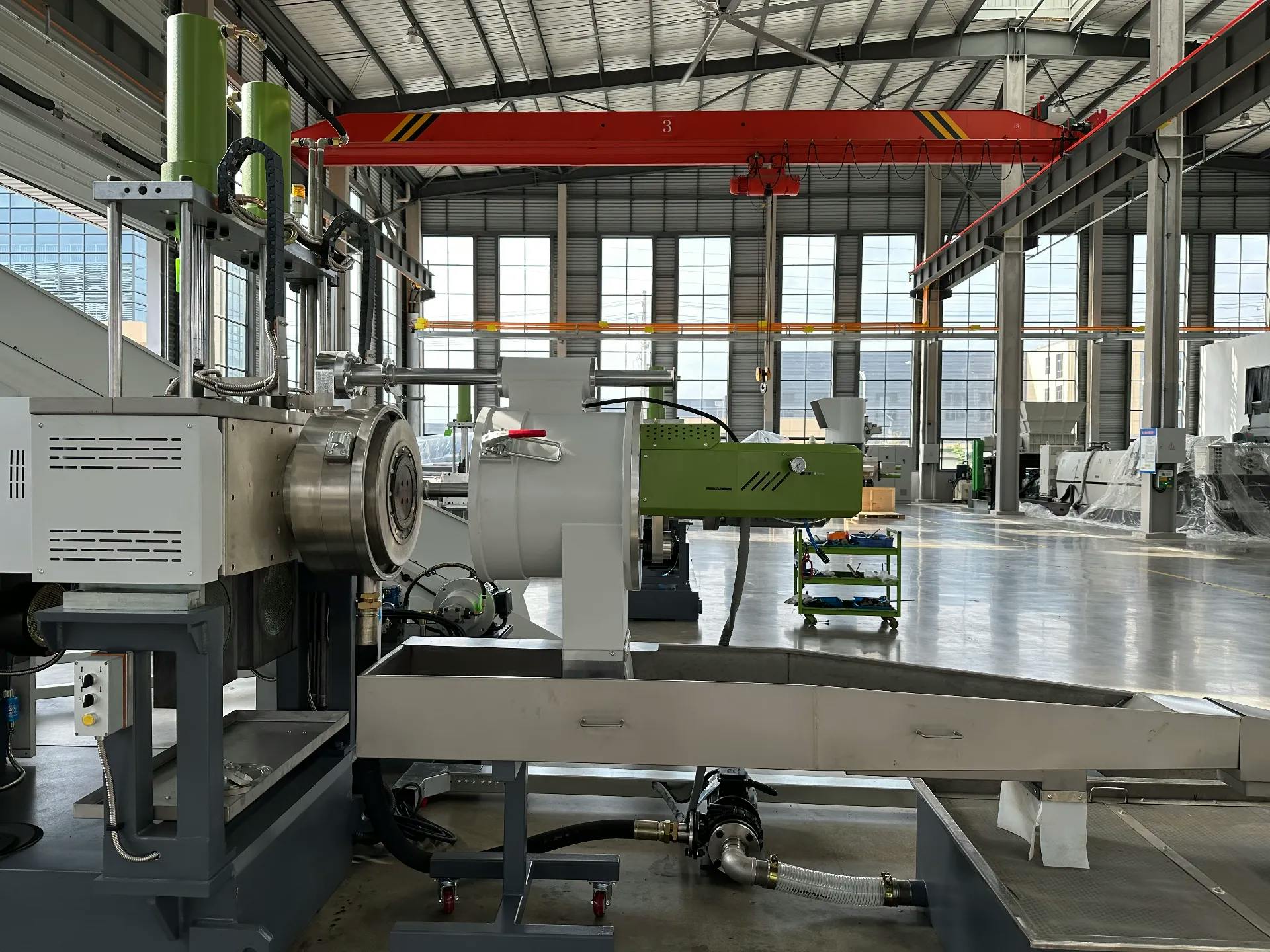 Diagram of a water-ring hot-face PET pelletizing line
